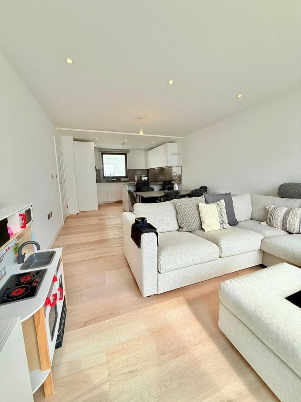 The Lookout-Sea Views-Balcony-Free parking Apartment in Ramsgate
