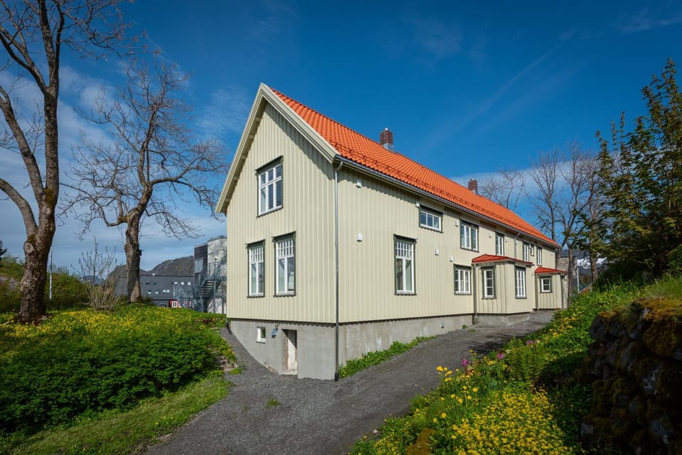 Property building, Day, Garden, Garden view