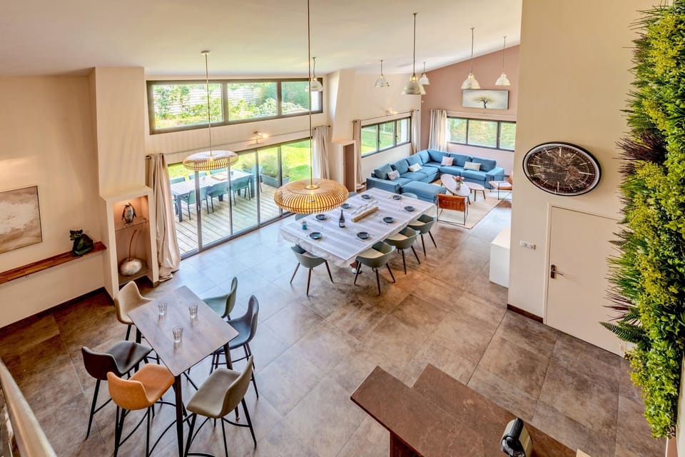 Living room, Seating area, Dining area