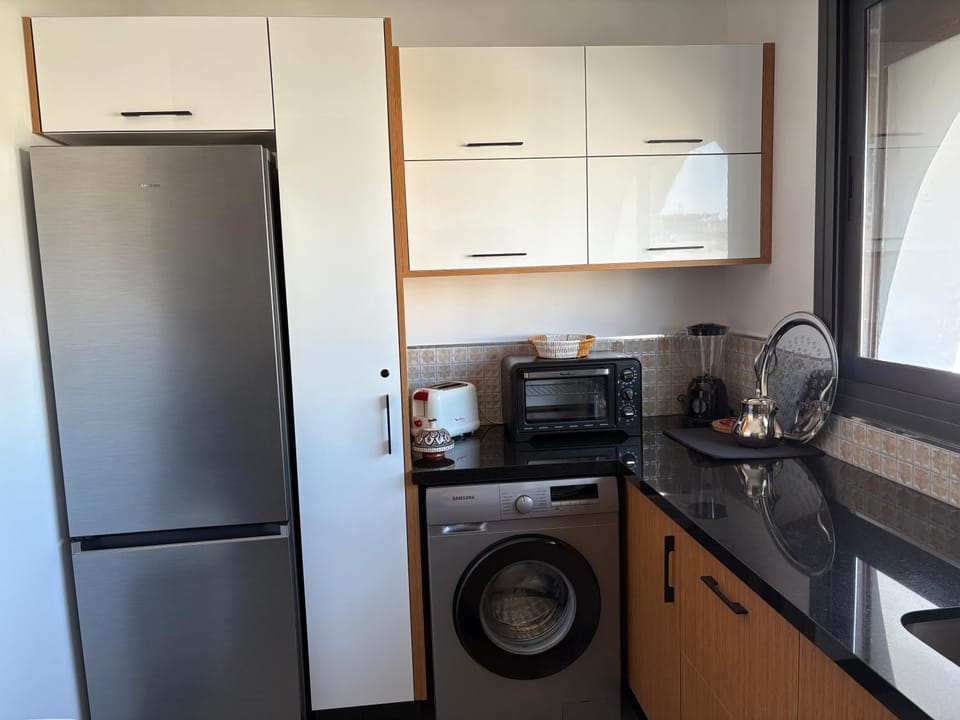 Kitchen or kitchenette, oven, toaster, washing machine