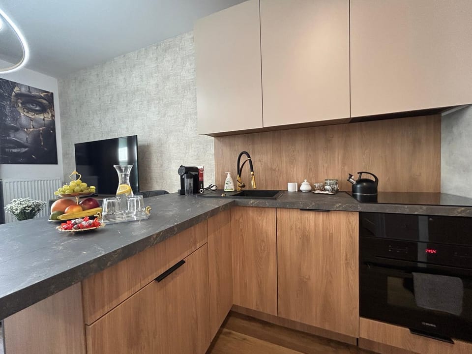 Coffee/tea facilities, Kitchen or kitchenette, Food, stove
