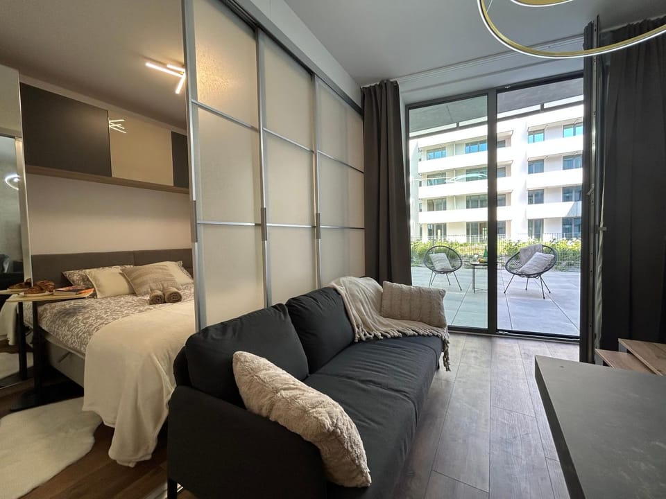 Bed, Living room, Photo of the whole room, Seating area, Bedroom