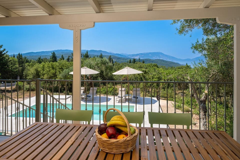 Natural landscape, View (from property/room), Balcony/Terrace, Mountain view, Pool view, Swimming pool