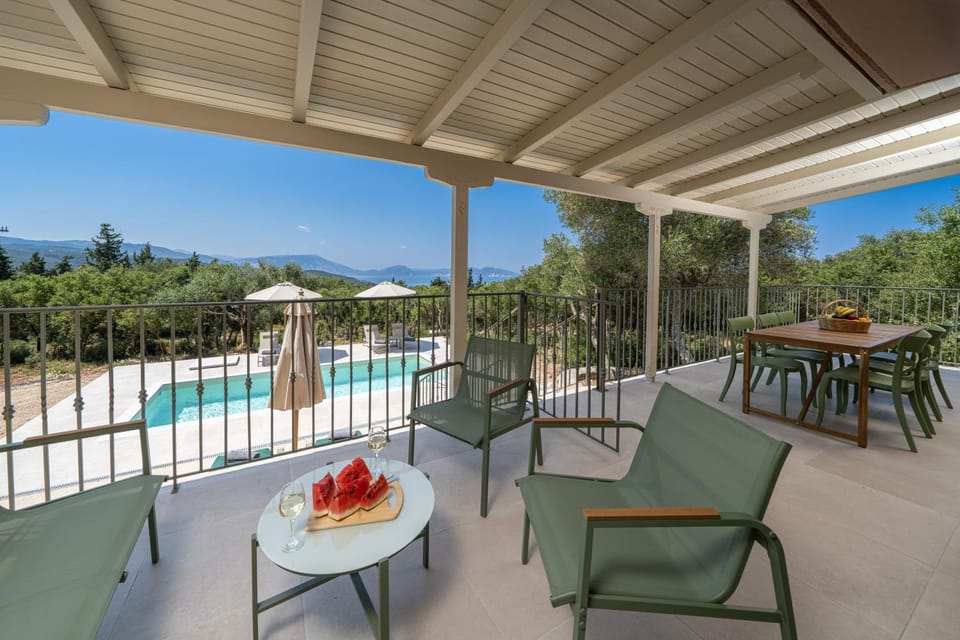 Natural landscape, View (from property/room), Balcony/Terrace, Dining area, Mountain view, Pool view, Swimming pool