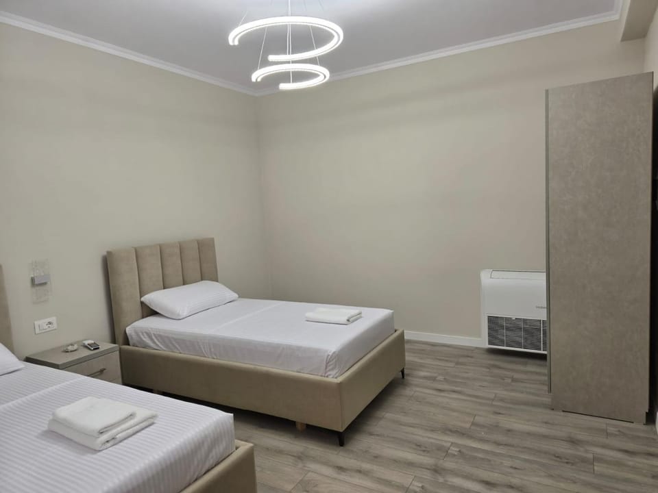 Bed, TV and multimedia, Photo of the whole room, Bedroom, internet