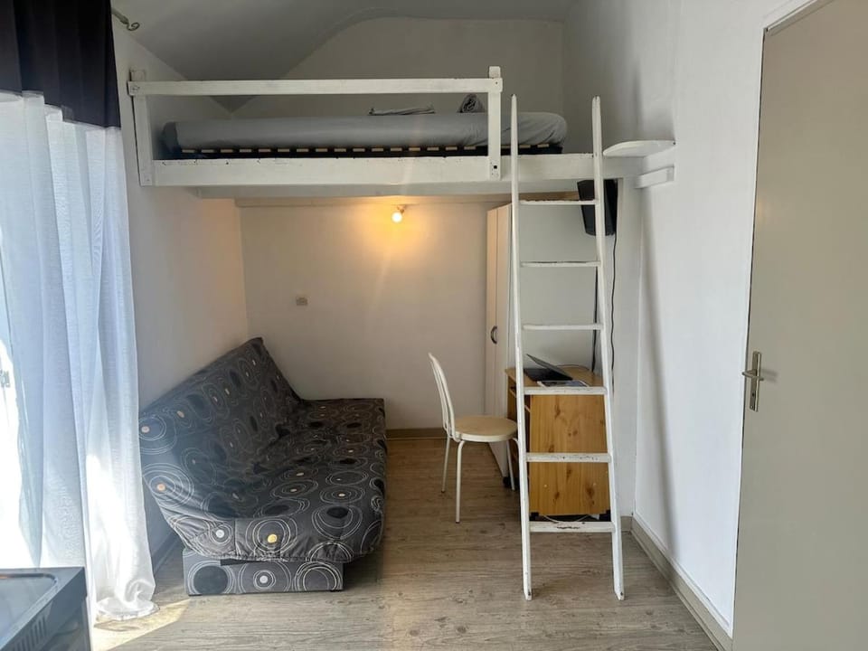 Bed, Living room, Seating area, bunk bed