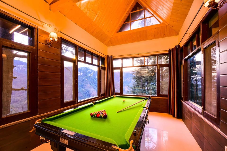 Billiard, Game Room