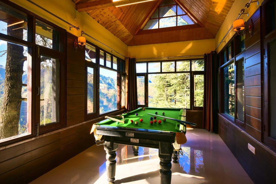 Billiard, Game Room