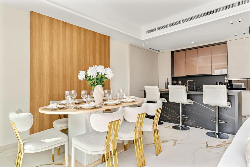 Kitchen or kitchenette, Living room, Seating area, Dining area