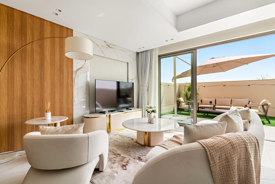 Communal lounge/ TV room, TV and multimedia, Living room, Seating area, Evening entertainment