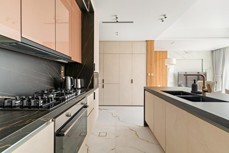 Coffee/tea facilities, Kitchen or kitchenette, oven, stove, toaster