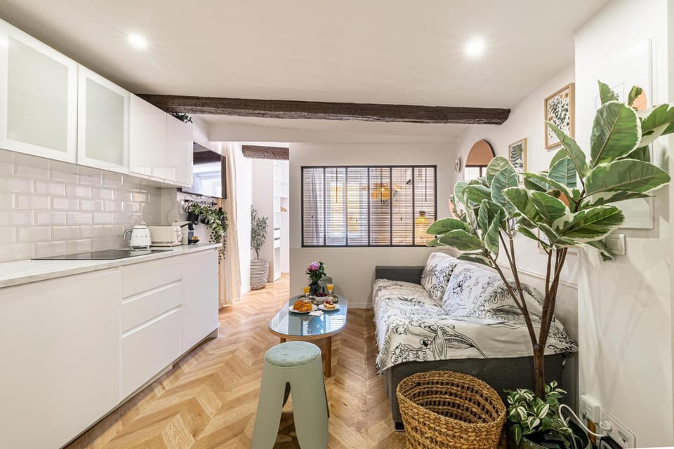Kitchen or kitchenette, Living room, Seating area