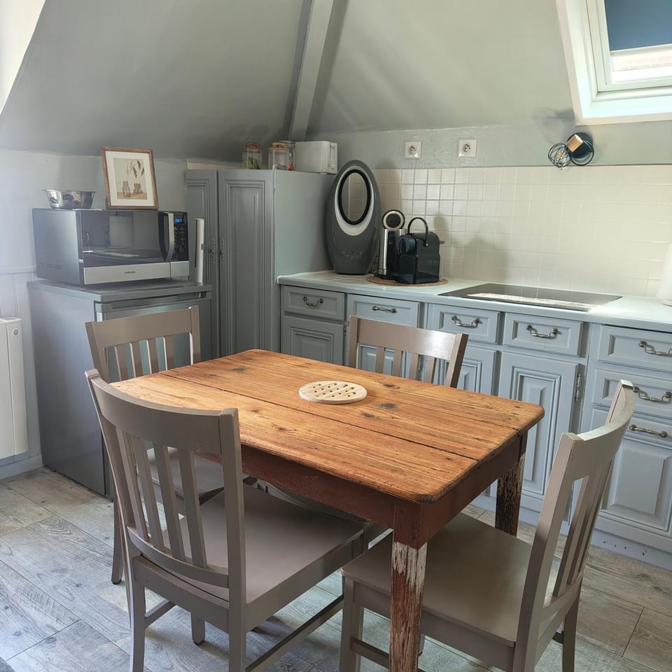 Coffee/tea facilities, Kitchen or kitchenette, Dining area, pet friendly, stove, toaster