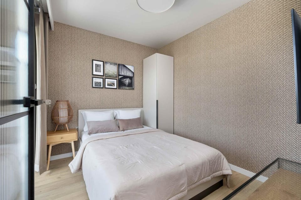 Bed, Photo of the whole room, Bedroom