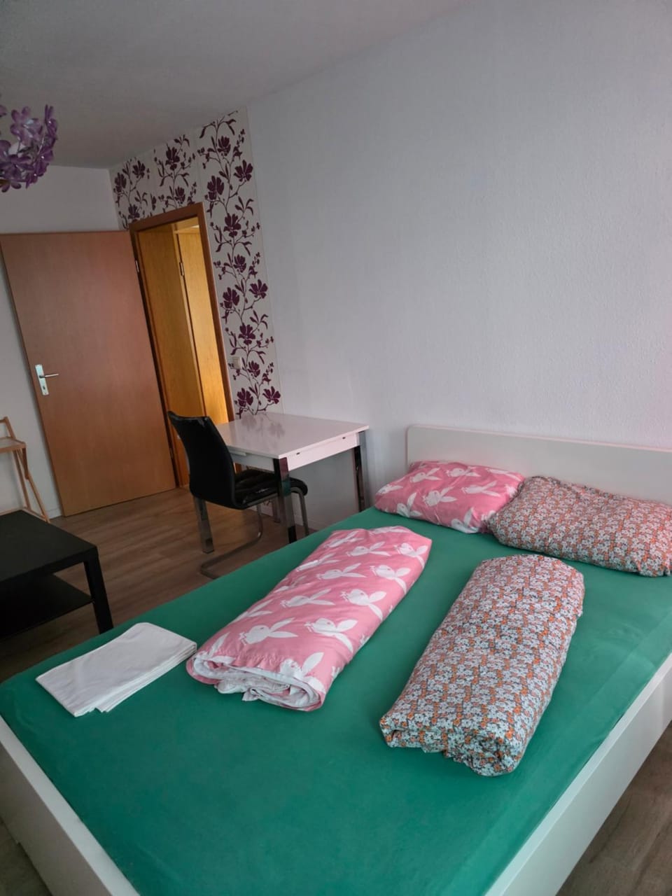 Bed, Living room, Photo of the whole room, Seating area, Bedroom