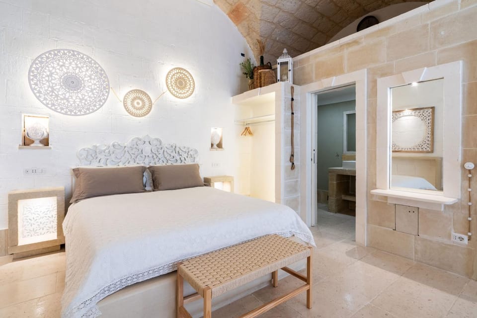 Bed, Bathroom