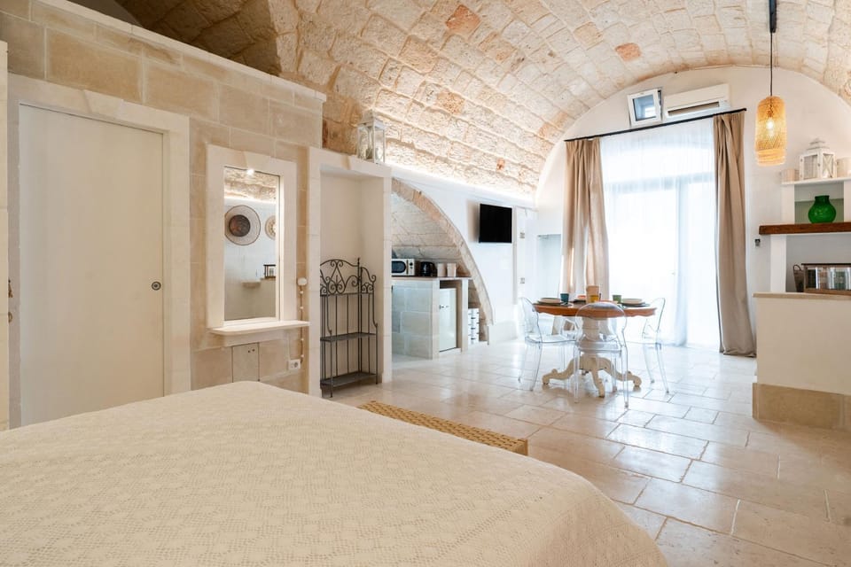Bed, TV and multimedia, Kitchen or kitchenette, Dining area