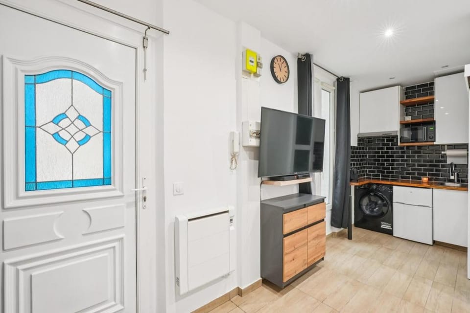 Magnifique studio rénové métro Paris 2pers Apartment in Levallois-Perret