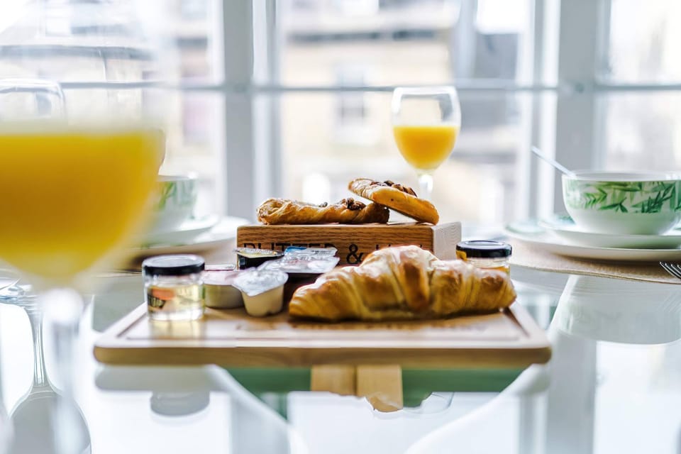 Food and drinks, Food, Continental breakfast, Drinks