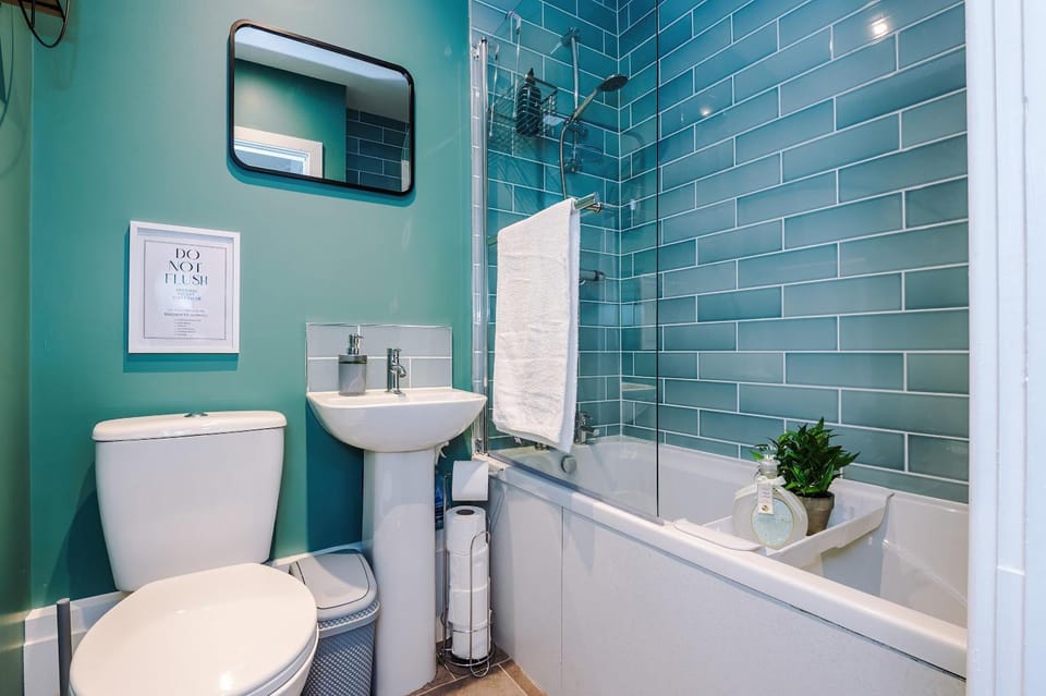 Shower, Toilet, Bathroom, Bath, towels