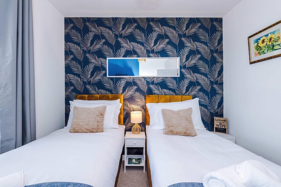Bed, Photo of the whole room, Decorative detail, Bedroom