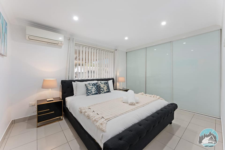 Bed, Bedroom, air conditioner