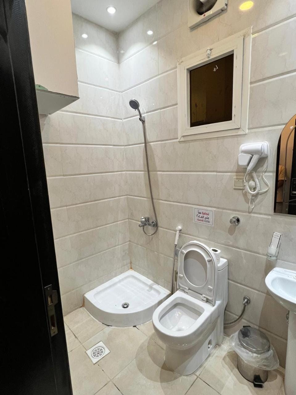 Shower, Toilet, Bathroom, Bath, bidet, towels