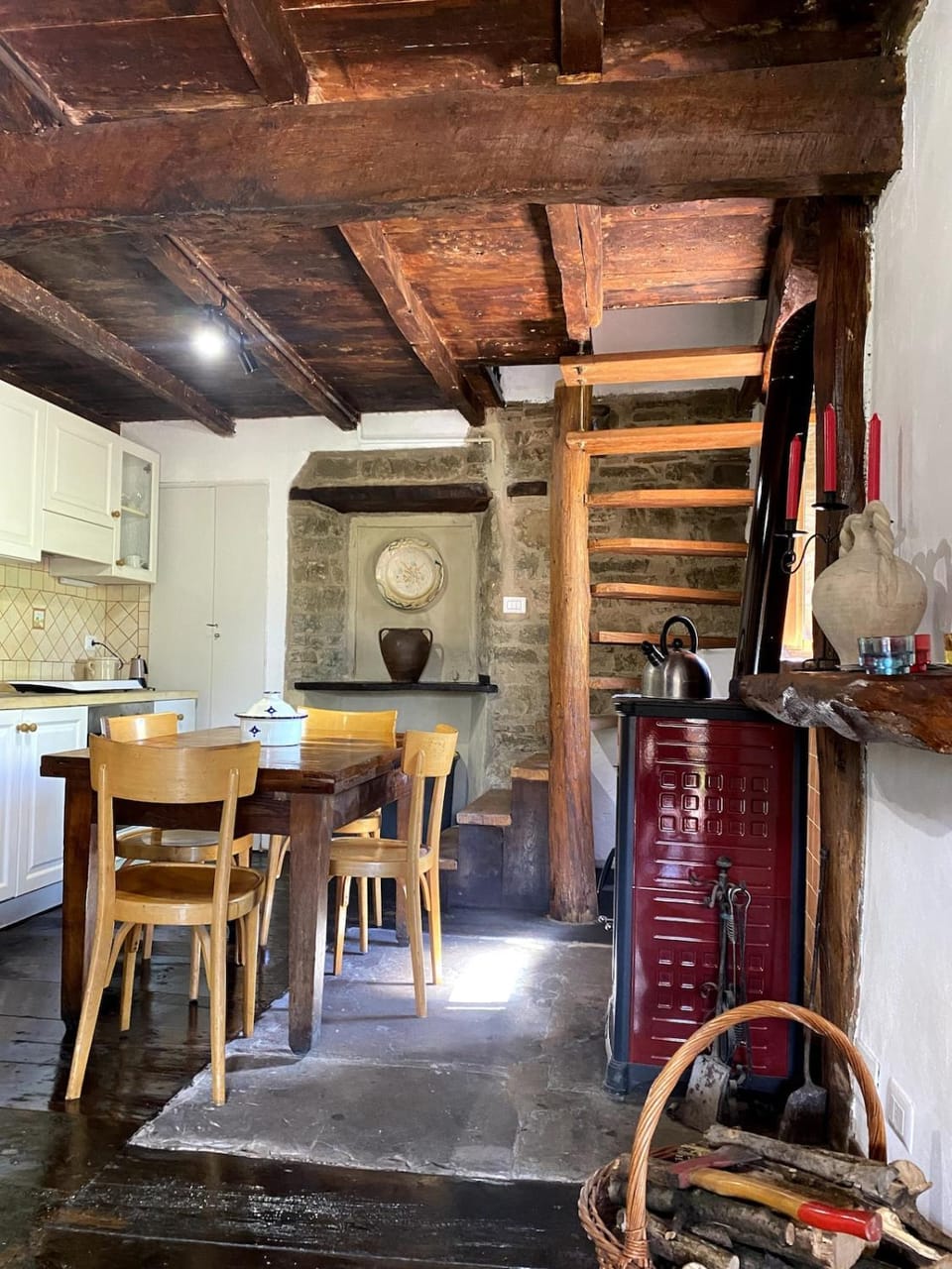 Kitchen or kitchenette, Living room, Dining area, pet friendly, stove