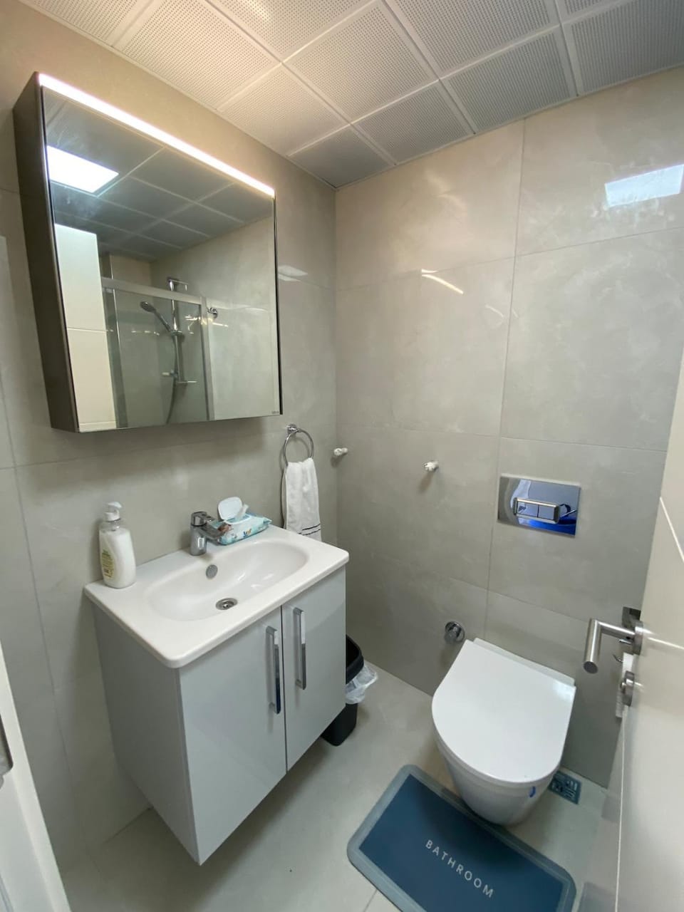 Shower, Toilet, Bathroom, towels