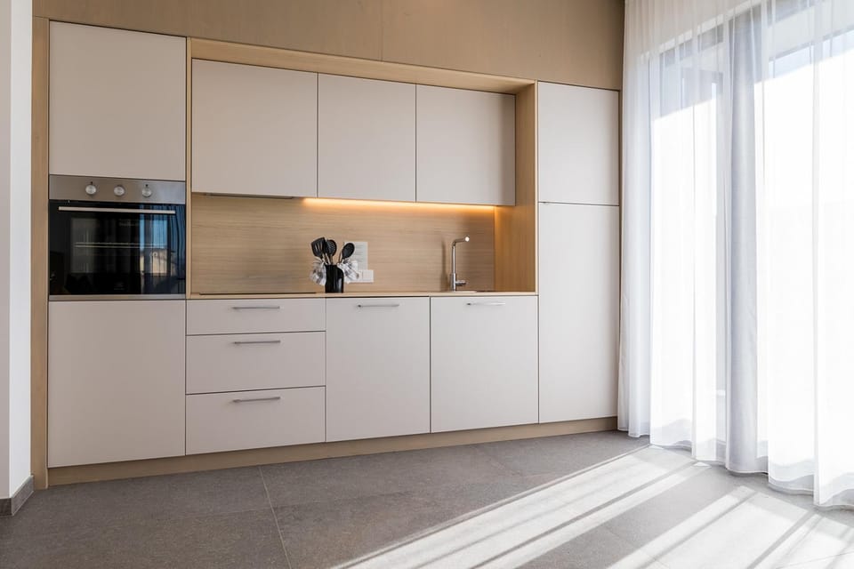Kitchen or kitchenette, Internal: Not applicable to any particular room
