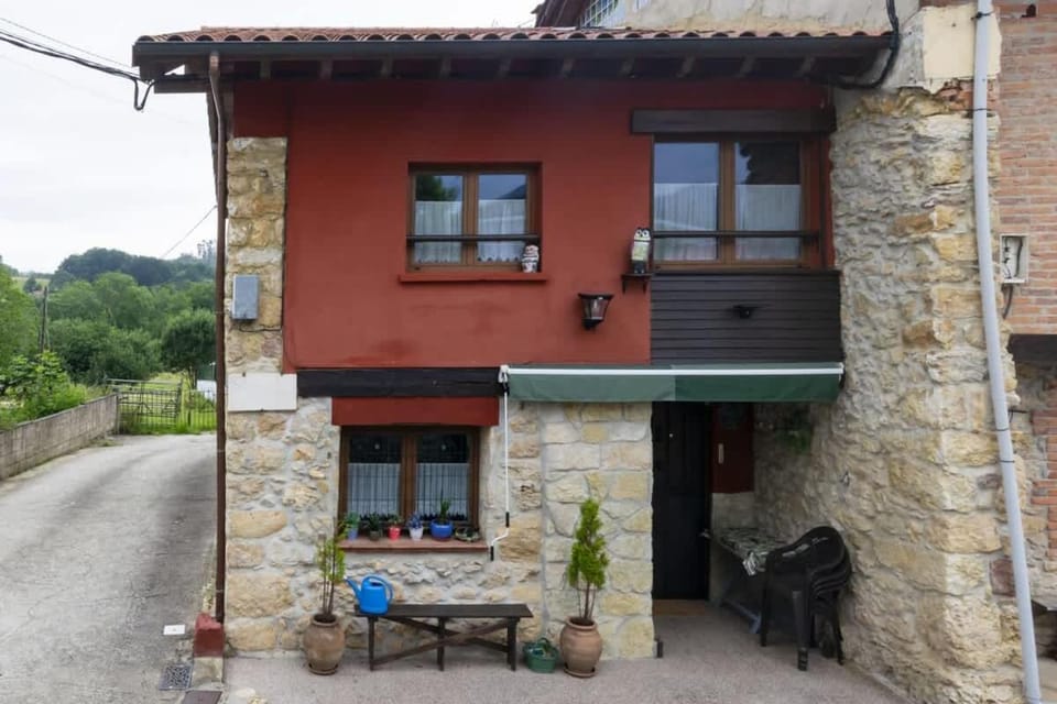Casa Delia, casa de pueblo House in Asturias