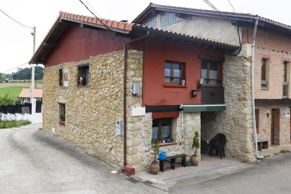 Casa Delia, casa de pueblo House in Asturias