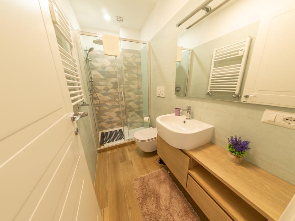 Shower, Toilet, Bathroom