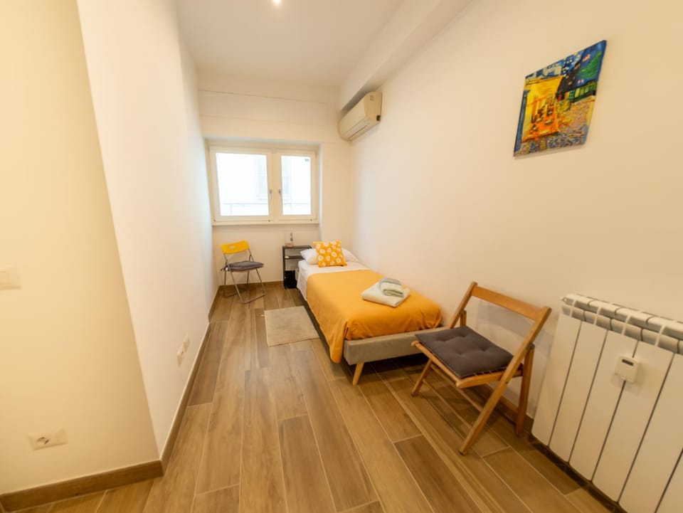 Bed, Photo of the whole room, Bedroom, air conditioner