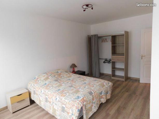 Bed, Photo of the whole room, Bedroom, wardrobe