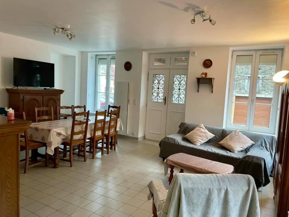 Communal lounge/ TV room, Living room, Seating area, Dining area