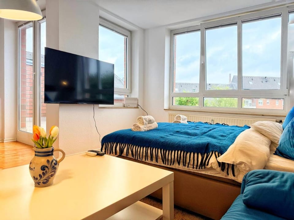 Bed, TV and multimedia, View (from property/room), View (from property/room), City view, Garden view, Garden view, Street view, Street view, Quiet street view, towels, towels