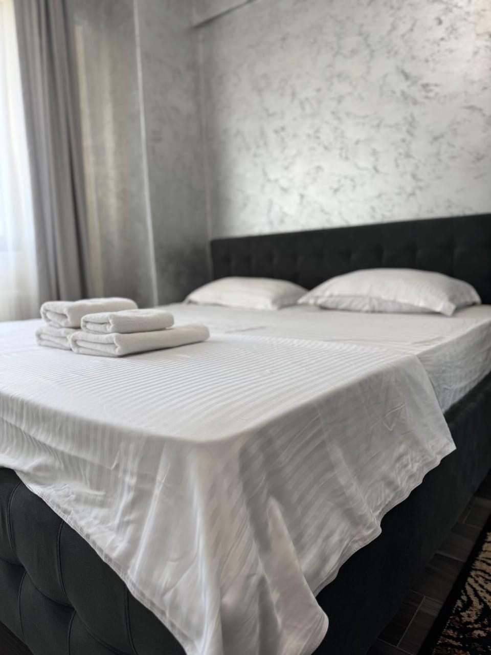 Bedroom, towels