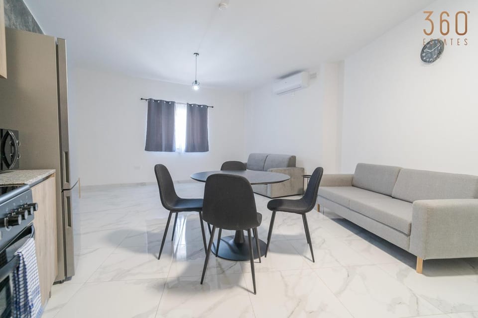 TV and multimedia, Living room, Seating area, Dining area, fireplace, air conditioner