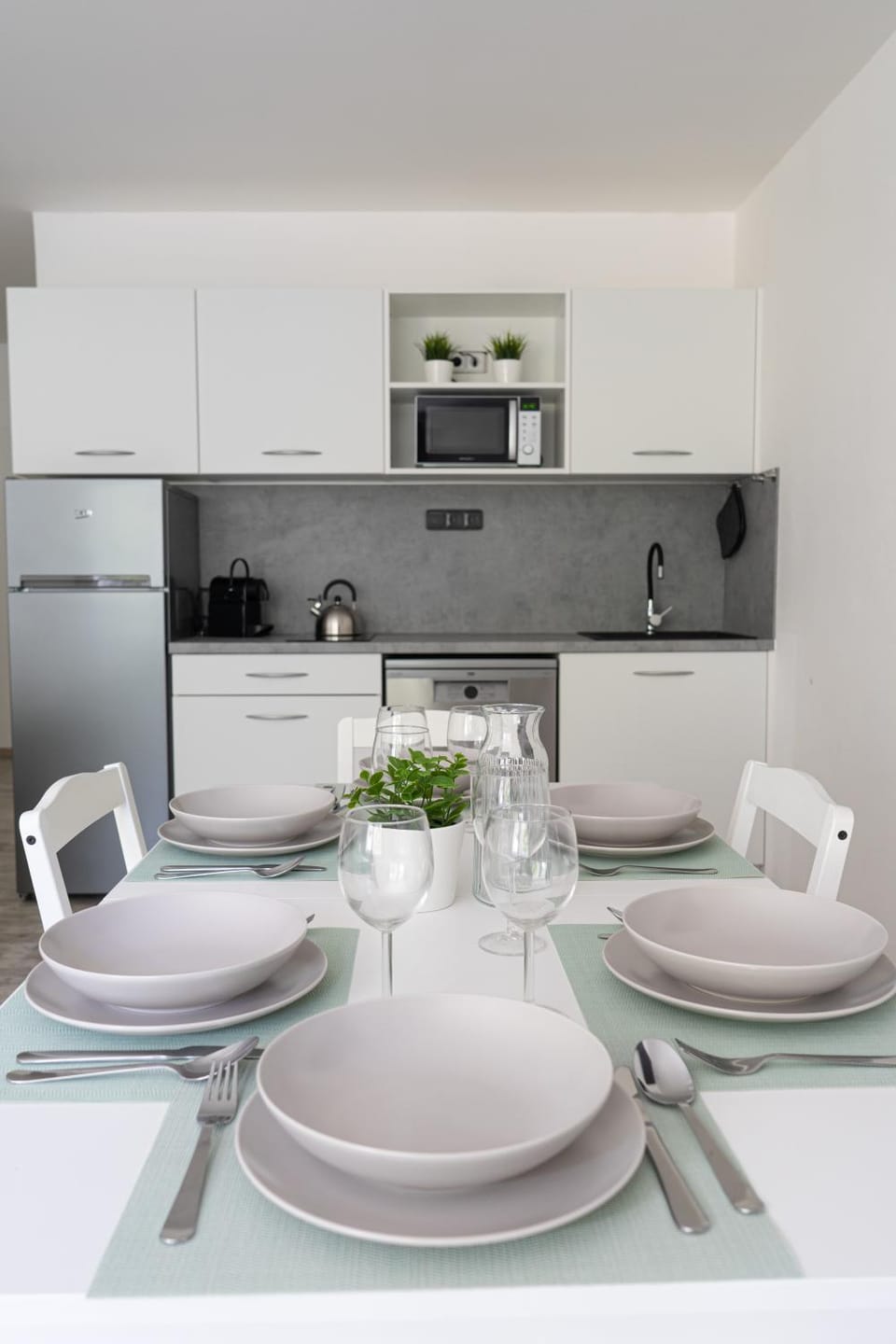 Kitchen or kitchenette, Dining area, stove