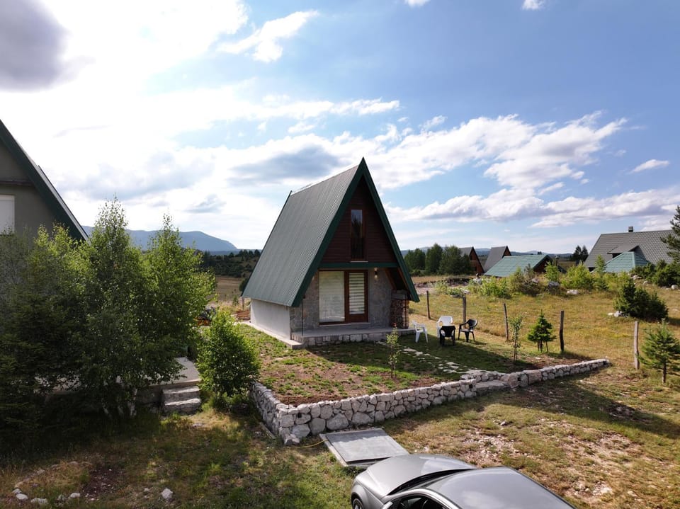 WIND Cottage House in Montenegro