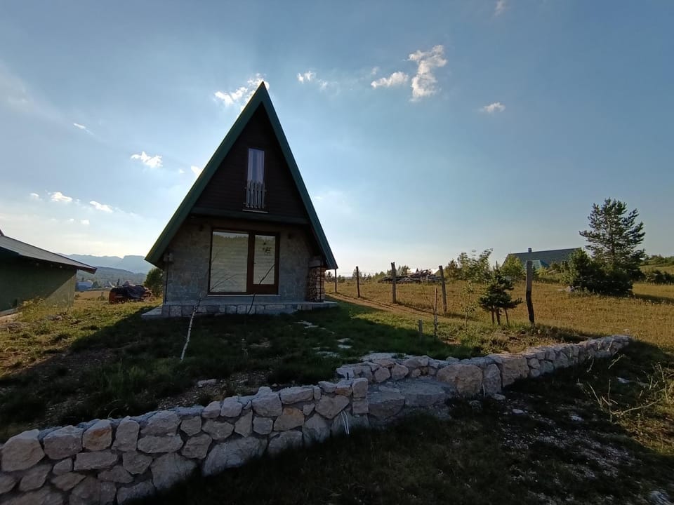 WIND Cottage House in Montenegro