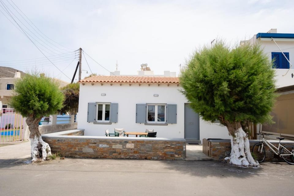 Property building, Neighbourhood, Balcony/Terrace