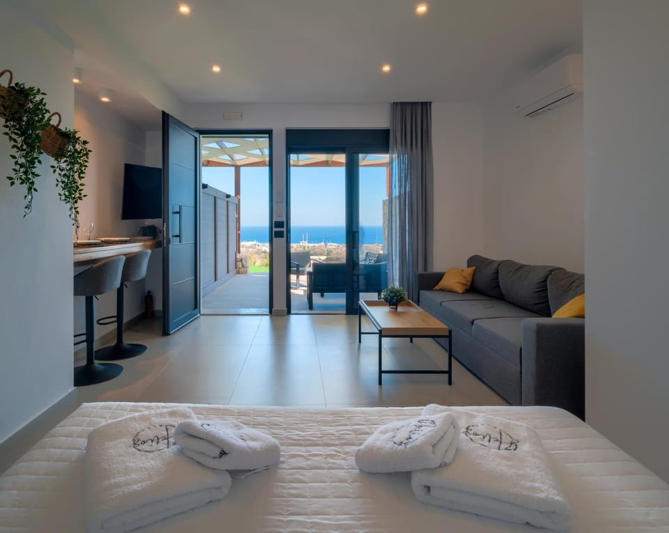 Bed, View (from property/room), Seating area, Sea view