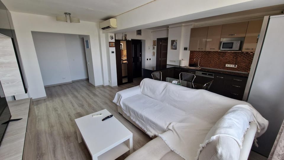 TV and multimedia, Kitchen or kitchenette, Living room, Seating area, Dining area, oven, pet friendly, stove