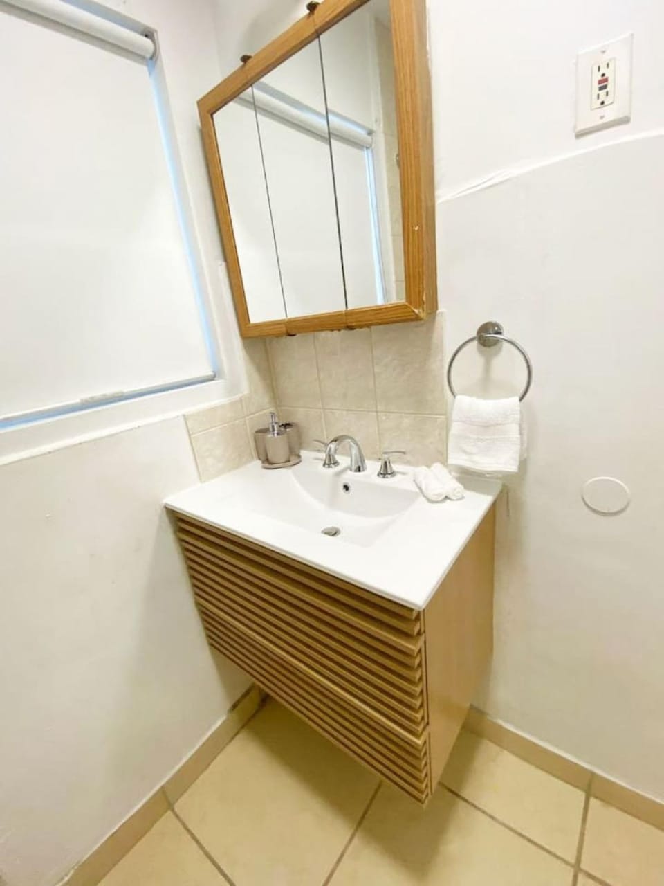 Toilet, Bathroom, towels