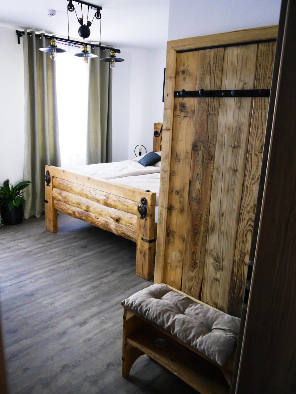 Bed, Photo of the whole room, Bedroom