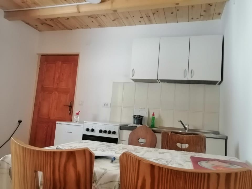 Šumska kuća Nada House in Zlatibor District, Serbia