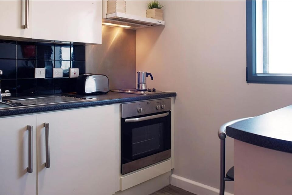 Student Only, Bronze Studio Mid Level Highbury I Apartment in London Borough of Islington
