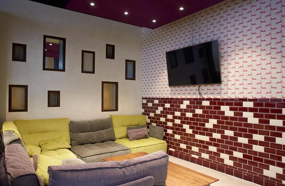 Student Only, Bronze Studio Mid Level Highbury I Apartment in London Borough of Islington
